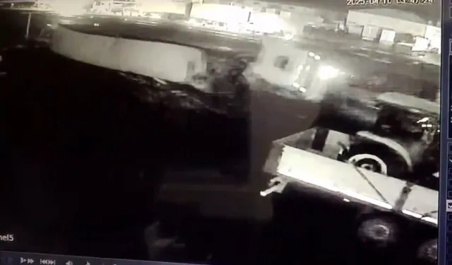 Sivas'ta sebze yüklü tır devrildi