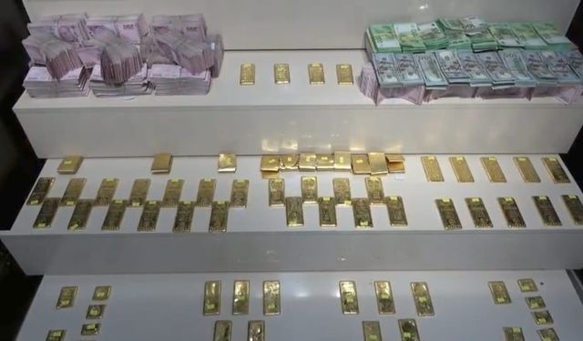 Van'da havalimanında kaçak altın ve para ele geçirildi