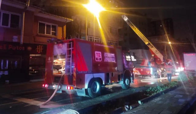 4 katlı binada yangın: 2 kişi dumandan etkilendi