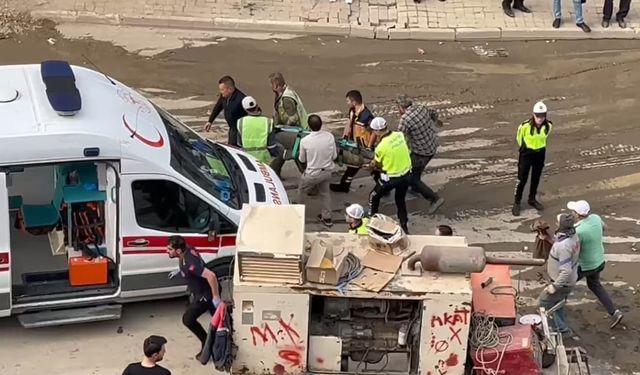 Bursa'da çöken toprağın altında kalan işçi kurtarıldı