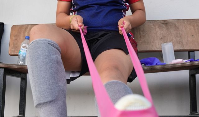 İzmirli kadınların halı saha maçında "kaybeden yok"