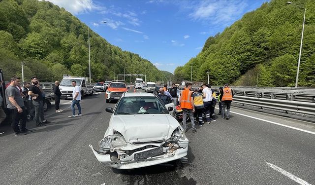 Anadolu Otoyolu'nda kaza: 3 kişi yaralandı