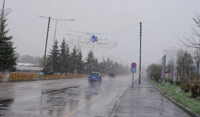 Erzurum'da mayıs ayında kar yağışı