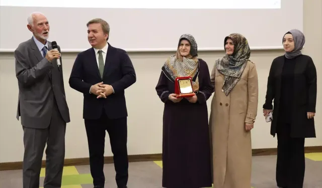 Erzincan'da "Aile Yılı" kapsamında 24 örnek aileye şilt takdim edildi