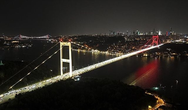 FSM Köprüsü Sarı Kırmızı oldu