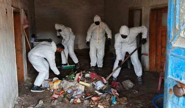 Kötü koku ihbarı ekipleri harekete geçirdi: Bir kamyon çöp çıktı