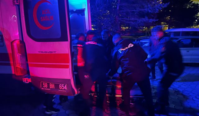 Sivas'ta tartışma kanlı bitti: Hem kendini hem sevgilisini yaraladı