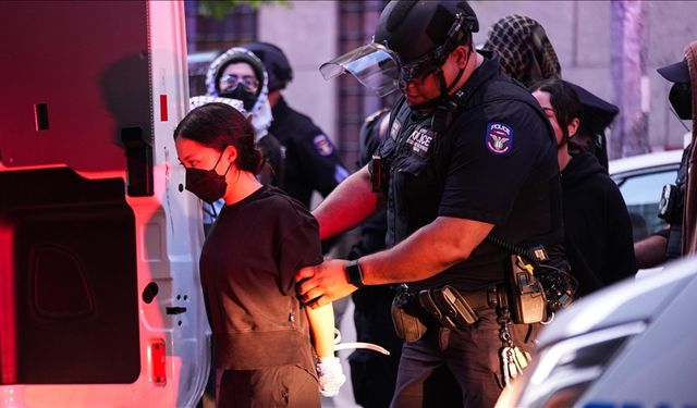 Columbia Üniversitesi önünde düzenlenen Filistin protestosunda 3 kişi gözaltına alındı