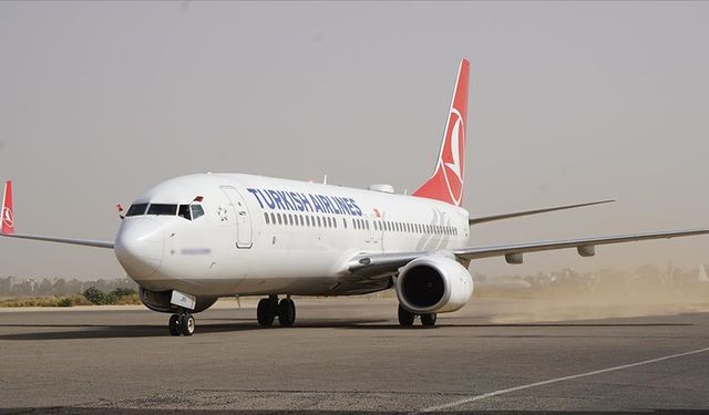 Trablus'tan ayrılmak isteyen Türk vatandaşlarını taşıyan ilk uçak Mitiga Havalimanı'ndan ayrıldı