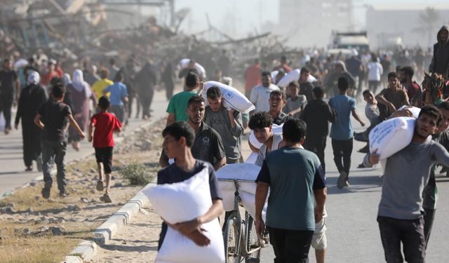 İsrail'in Gazze'ye saldırılarında, yardım bekleyenlerin de bulunduğu 32 kişi hayatını kaybetti