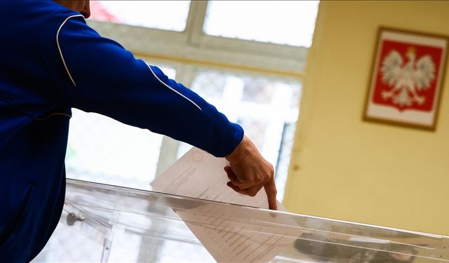 Polonya seçimi ideolojik referandum niteliğinde