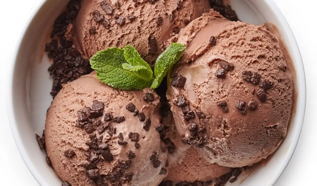Katkı maddesi yok, lezzeti bol! Ev yapımı çikolatalı dondurma