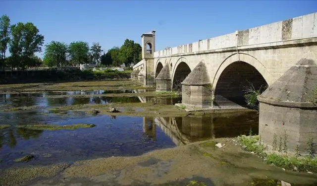 Tunca Nehri'nin bazı bölümlerinde kuraklık nedeniyle su akışı durma noktasına geldi