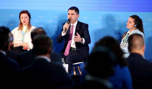Bakan Kurum, Türkiye'nin "Asrın İnşa Seferberliği"ni dünyaya anlattı