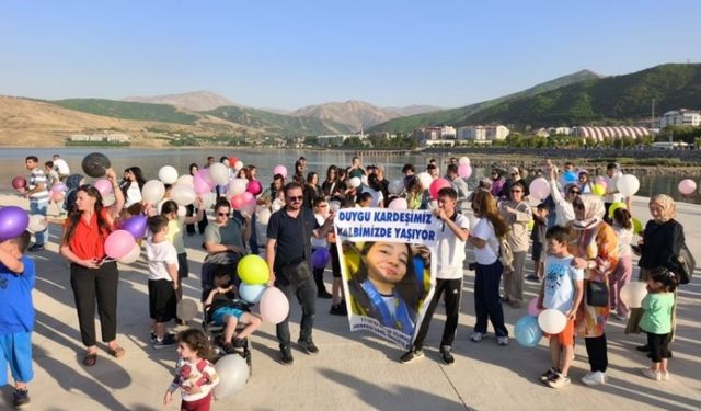 Kansere yenik düşen Duygu için gökyüzüne balonlar bırakıldı