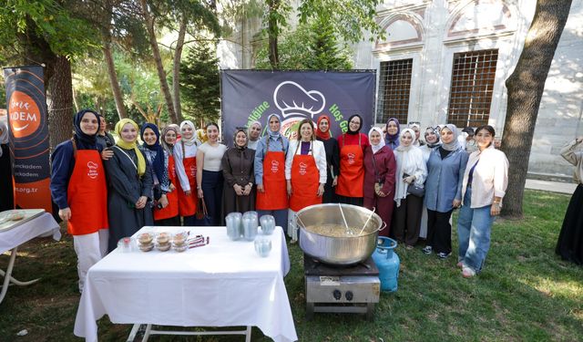 KADEM’den Şehzade Camii’nde 1500 kişilik aşure ikramı