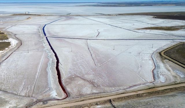 Kuruyan Tersakan ve Bolluk göllerinden geriye tuz tabakası kaldı