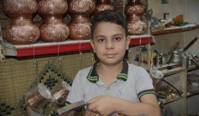 Gaziantep'in 10 yaşındaki bakır ustası