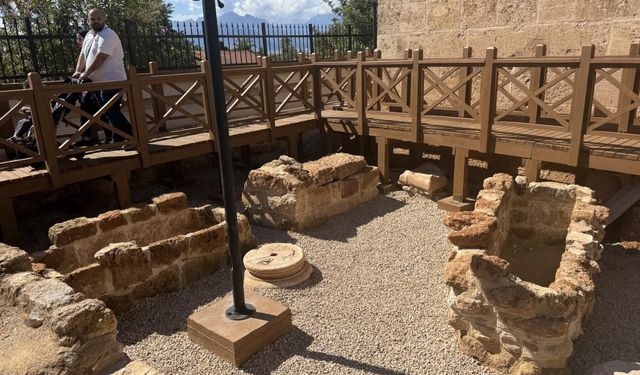 Yivli Minare çevresinde açığa çıkarılan mezarlar koruma altında