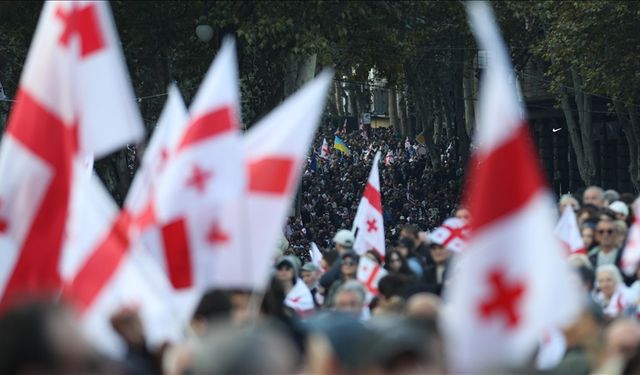 Gürcistan'da seçim boykotu: Halk hala neden sokaklarda?