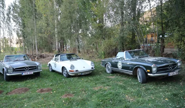 Belçika’dan gelen klasik otomobil tutkunları Bayburt’ta