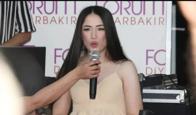 Mutlu Kaya 10 yıl sonra sahneye çıktı