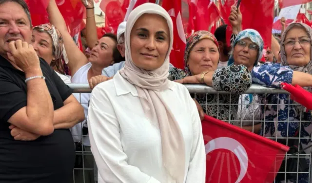 CHP Aksu Kadın Kolları Başkanı Menzil Çakmak görevinden istifa etti