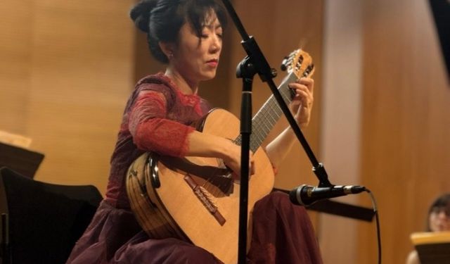 Bursa'da Çinli gitarist Xuefei Yang konser verdi