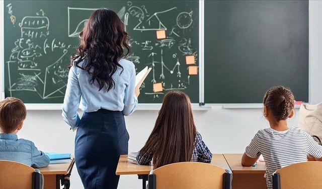Öğretmenler Günü ne zaman, tatil mi?