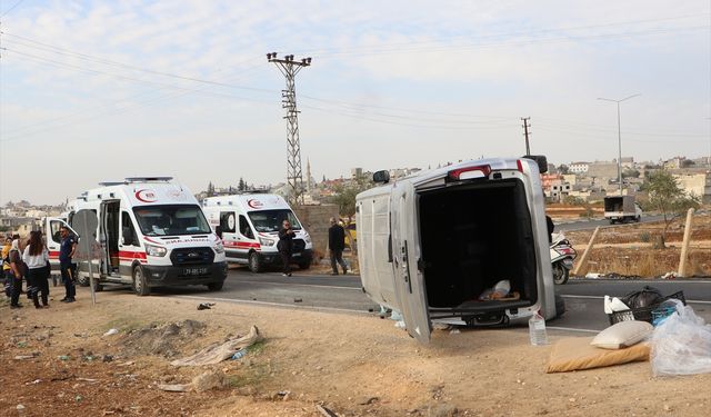 Kilis'te otomobil ile panelvan çarpıştı! 4 kişi yaralandı