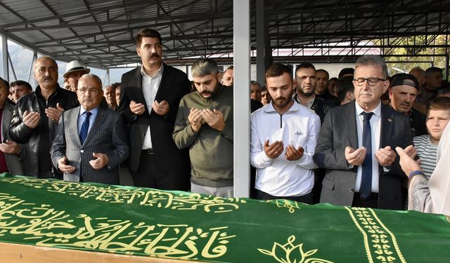 Taş ocağı şantiyesindeki göçükte hayatını kaybeden işçinin cenazesi defnedildi