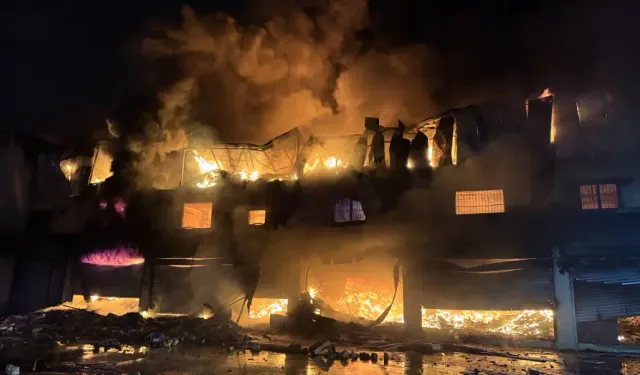 Adana'da hırdavat dükkanında yangın