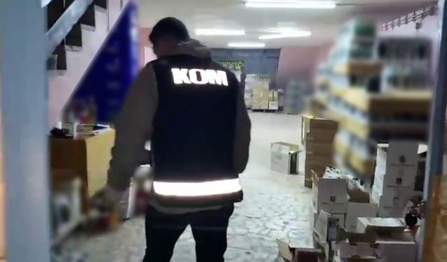 Sakarya’da kaçak içki operasyonu: Bidon bidon sahte alkol ele geçirildi