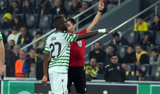 Jhon Duran, kırmızı kart gördü