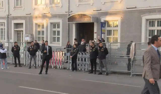 Saint Esprit Katedrali'nde yoğunluk başladı