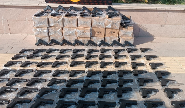 Adana'da silah kaçakçılığı yapan şebekeye operasyon