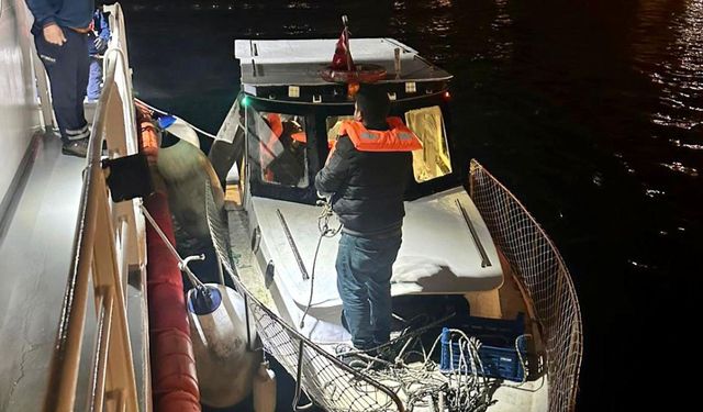 Boğazda arızalanan tekne kurtarıldı