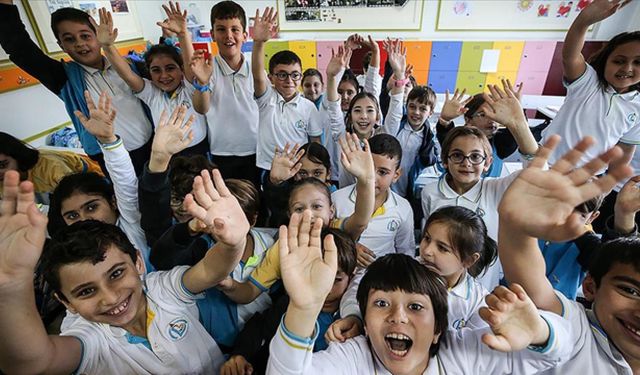 Milyonlarca öğrenci ara tatil için geri sayımda