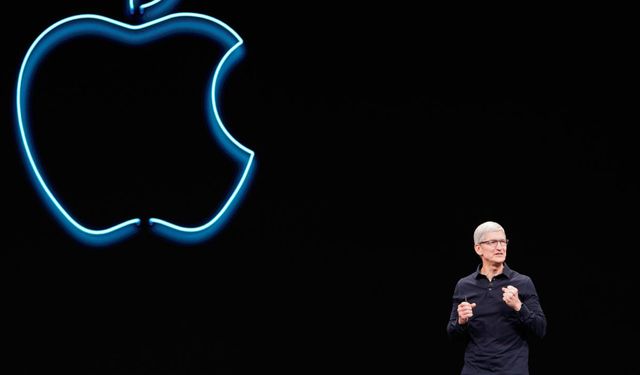 Apple CEO’su Tim Cook halefini arıyor