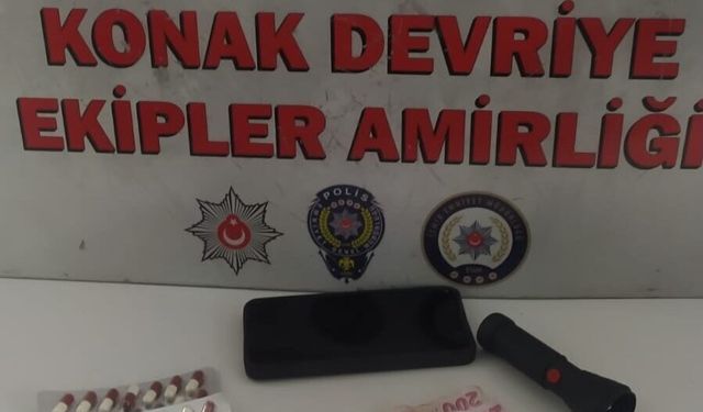 İzmir'de uyuşturucu ticareti yapan 2 şüpheli yakalandı