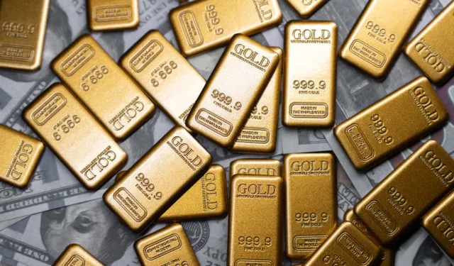 Altın ilk kez 4.400 dolar seviyesini aştı, gümüş rekor kırdı