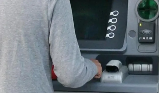 Kartını yutan ATM'ye sinirlendi, güvenlik görevlisini bıçakladı