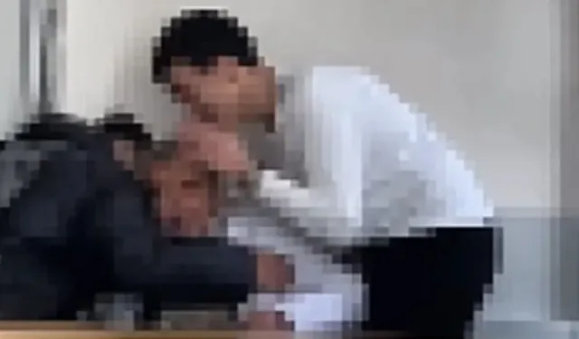 Tepki çeken görüntü! Öğretmenle alay edip kayda aldılar