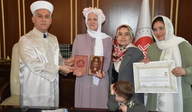 Alman kadın, Kur'an-ı Kerim'den etkilenerek Müslüman oldu
