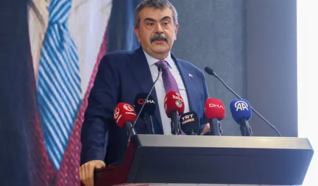 "İstanbul'da asrın hırsızlığı var, karnelerde Atatürk kaldırıldı yalanına sarılıyorlar"