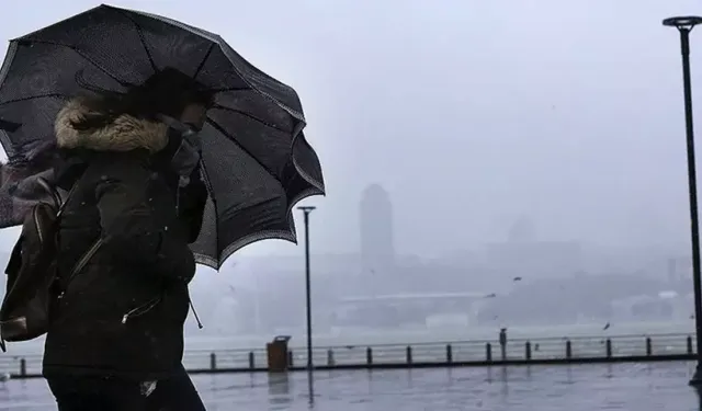 Şiddetli fırtına nedeniyle okullar tatil edildi