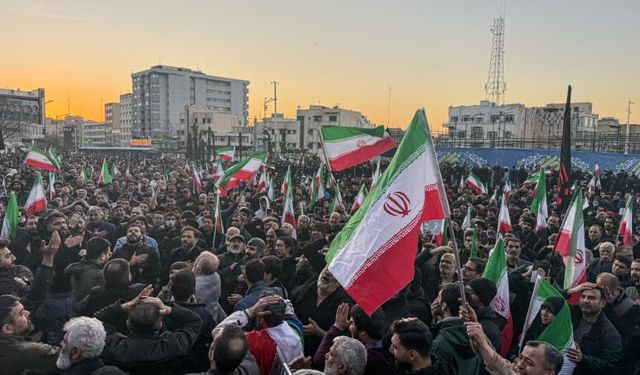 İran'dan "uzun süreli savaşa hazırız" mesajı