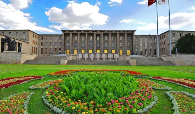 TBMM 20 yasama uzman yardımcısı istihdam ediyor