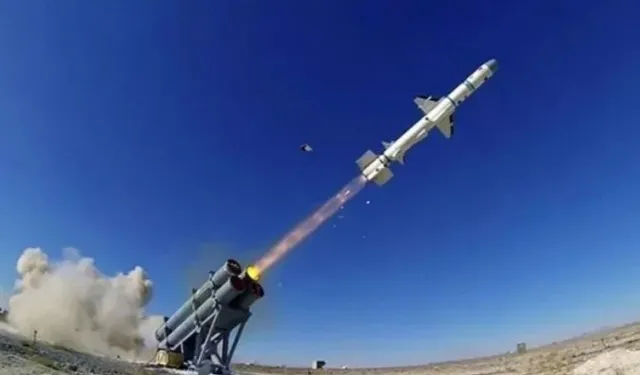 Japonya ilk uzun menzilli füzelerini üslerine konuşlandırdı