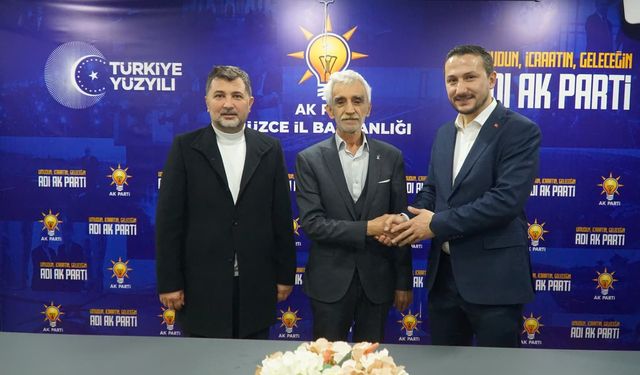 Düzce'de emekli eğitimciler AK Parti'ye katıldı